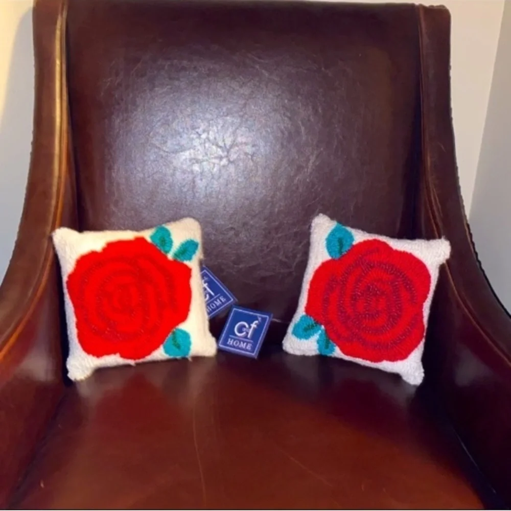 Rose Floral Knit Accent Pillows (2) 🆕
